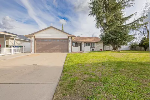 715 Rosehill Dr, Chowchilla, CA 93610