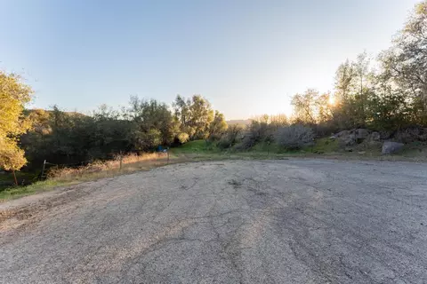 743 Rosemary Ln, Yokuts Valley, CA 93675