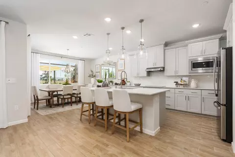 Kitchen - 875 Solar Ln, Clovis, CA 93619 photo 1 of 7