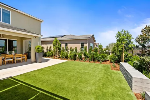 Exterior - 875 Solar Ln, Clovis, CA 93619 photo 4 of 15