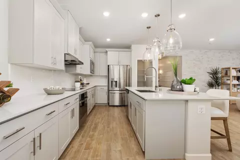 Kitchen - 875 Solar Ln, Clovis, CA 93619 photo 6 of 7