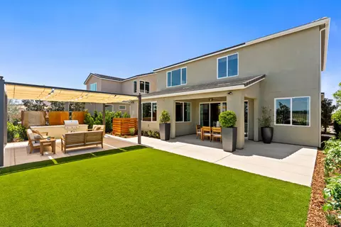 Exterior - 875 Solar Ln, Clovis, CA 93619 photo 9 of 15