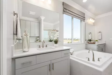Bath - 875 Solar Ln, Clovis, CA 93619 photo 5 of 5