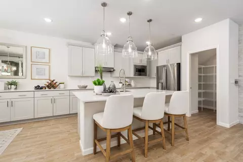Kitchen - 875 Solar Ln, Clovis, CA 93619 photo 3 of 7