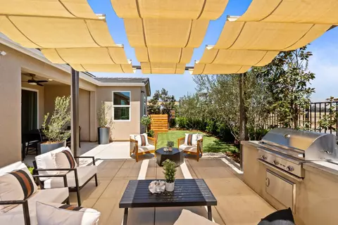 Exterior - 875 Solar Ln, Clovis, CA 93619 photo 3 of 15