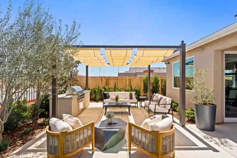 Exterior - 844 Solar Ln, Clovis, CA 93619 photo 5 of 10