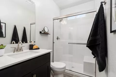 Bath - 844 Solar Ln, Clovis, CA 93619 photo 5 of 7