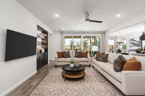 Living - 844 Solar Ln, Clovis, CA 93619 photo 2 of 4