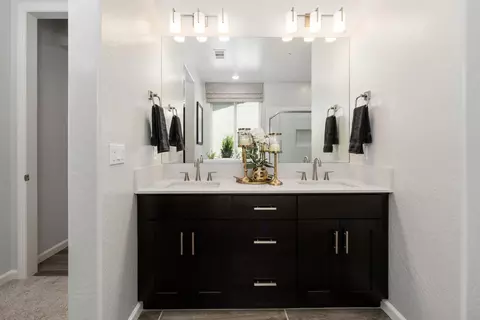 Bath - 844 Solar Ln, Clovis, CA 93619 photo 4 of 7