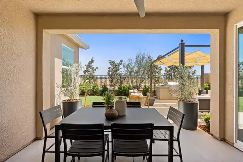 Exterior - 844 Solar Ln, Clovis, CA 93619 photo 3 of 10