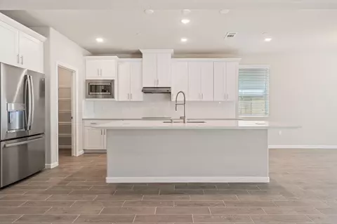 Kitchen - 844 Solar Ln, Clovis, CA 93619 photo 1 of 7