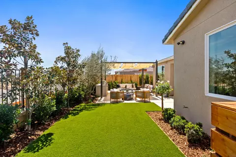 Exterior - 844 Solar Ln, Clovis, CA 93619 photo 6 of 10