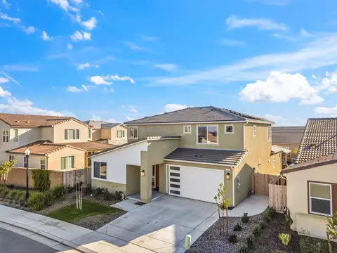 952 Pinnacle Dr W, Madera, CA 93636 photo 1
