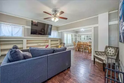 605 N Poplar Ave, Fresno, CA 93728