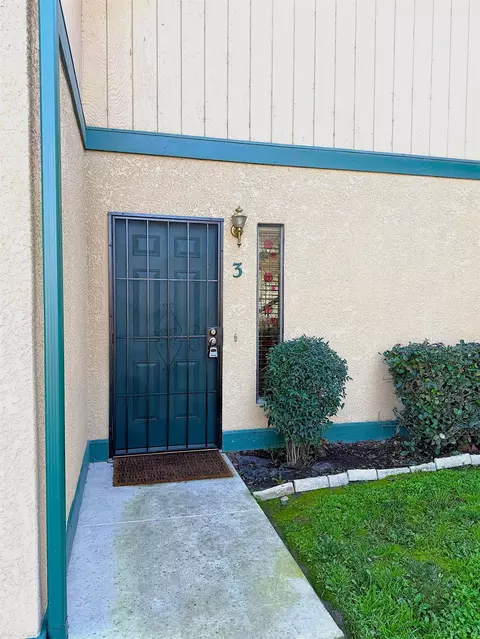 331 N Capitola Ct #3, Porterville, CA 93257