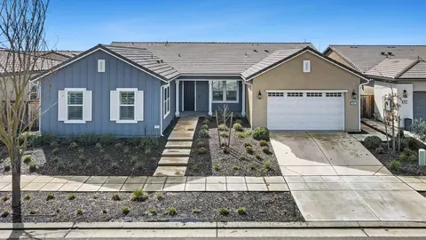 944 Horizon Dr, Madera, CA 93636