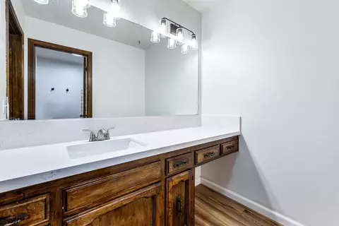 Bath - 1629 Willow Ave, Clovis, CA 93612 photo 3 of 3