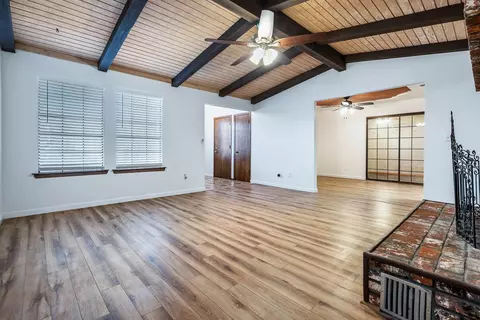 Living - 1629 Willow Ave, Clovis, CA 93612 photo 2 of 4