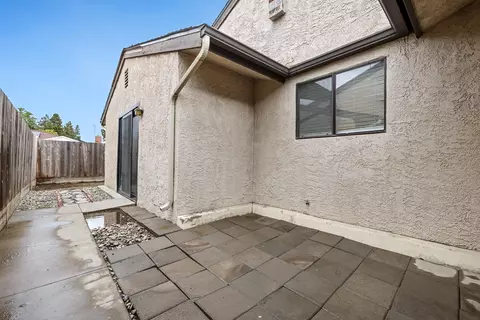 Exterior - 1629 Willow Ave, Clovis, CA 93612 photo 2 of 4