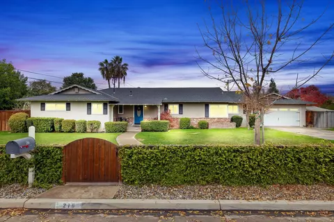216 W San Ramon Ave, Fresno, CA 93704