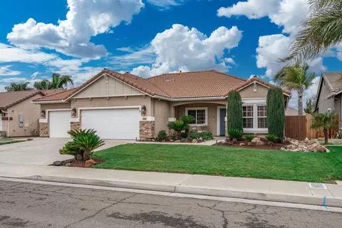 1906 W Tudor Ln, Hanford, CA 93230