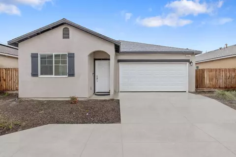 535 Sandtrap Ln, Lemoore, CA 93245