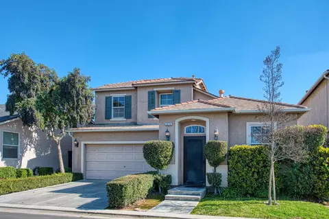 5674 N Lemon Tree Ln, Fresno, CA 93722