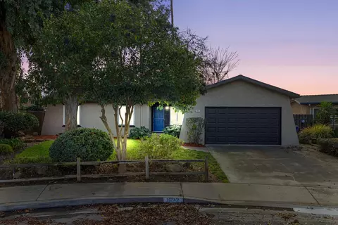 1622 Dennis Ave, Clovis, CA 93611