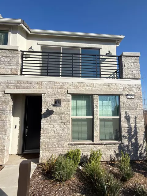 2829 E Tamarind Dr, Fresno, CA 93730