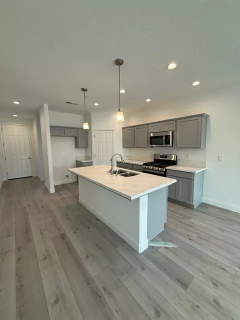 474 W Windsor Ave, Clovis, CA 93612 photo 7