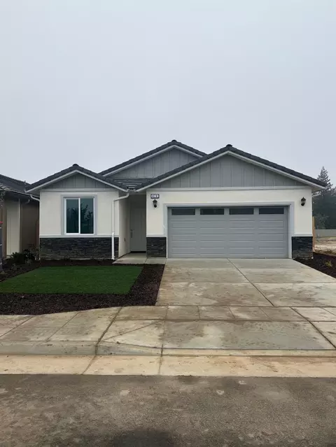 474 W Windsor Ave, Clovis, CA 93612