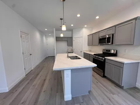 Kitchen - 474 W Windsor Ave, Clovis, CA 93612 photo 4 of 4