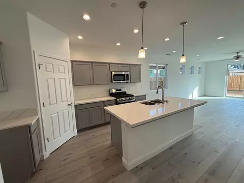 474 W Windsor Ave, Clovis, CA 93612 photo 6
