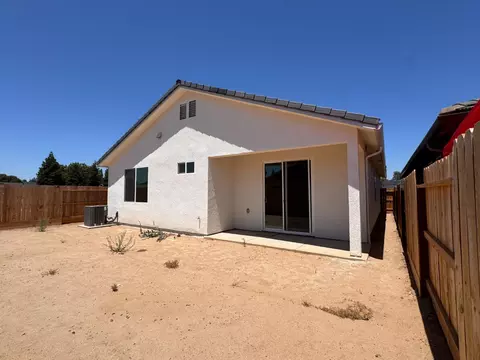 Exterior - 474 W Windsor Ave, Clovis, CA 93612 photo 2 of 2