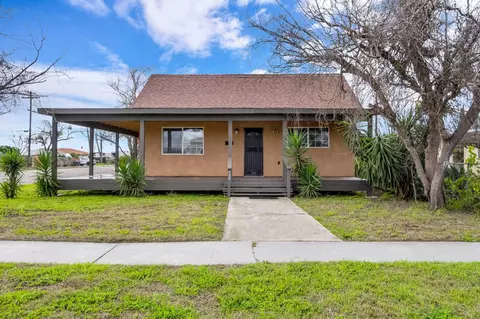 430 S 6th St, Fowler, CA 93625