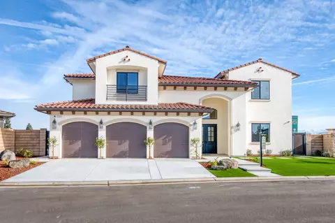 2266 E Bogey Way, Fresno, CA 93730