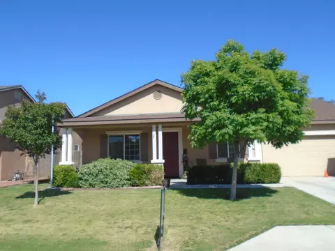 1383 Manor Ave, Hanford, CA 93230