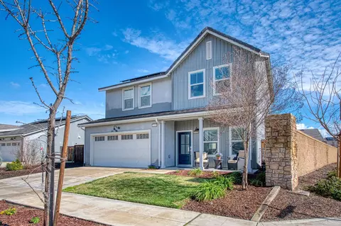 2105 N Hughes Ave, Clovis, CA 93619