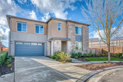 4338 Monarch Pl, Madera, CA 93636