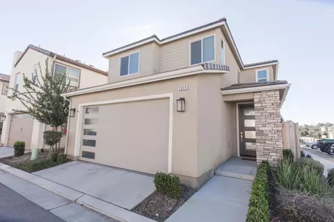 2020 N Ralph Ln, Clovis, CA 93619