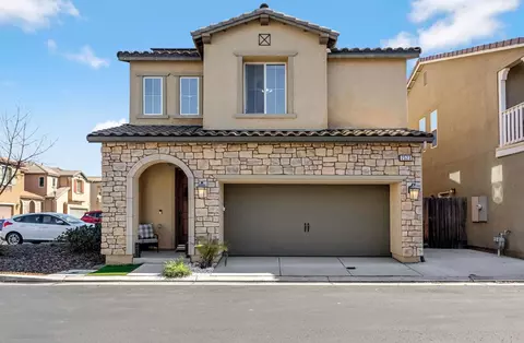 2523 Legacy Dr, Clovis, CA 93612