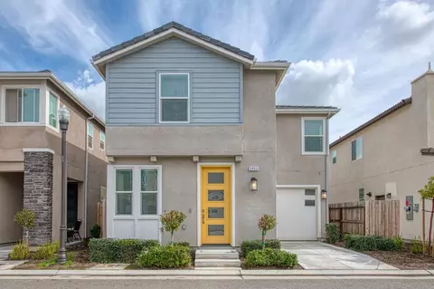 2053 N Ralph Ln, Clovis, CA 93619 photo 1