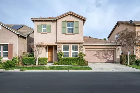 1851 N Dupree Ln, Clovis, CA 93619