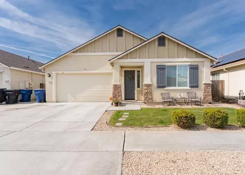 1412 Greenbrier Dr, Hanford, CA 93230