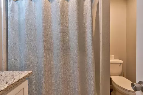Bath - 1840 Cheyenne Dr, Merced, CA 95348 photo 2 of 3