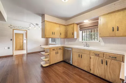 Kitchen - 4948 E Townsend Ave, Fresno, CA 93727 photo 1 of 2