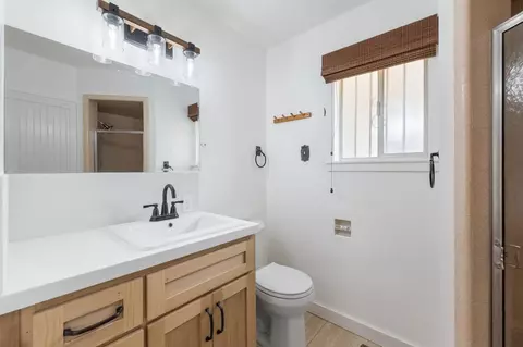 Bath - 4948 E Townsend Ave, Fresno, CA 93727 photo 1 of 2