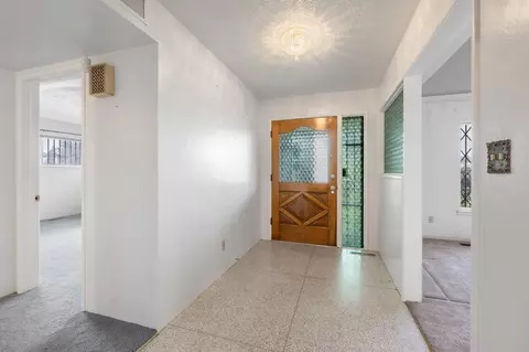 Entry Way - 4948 E Townsend Ave, Fresno, CA 93727 photo 1 of 3