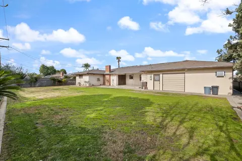 Exterior - 4948 E Townsend Ave, Fresno, CA 93727 photo 6 of 6