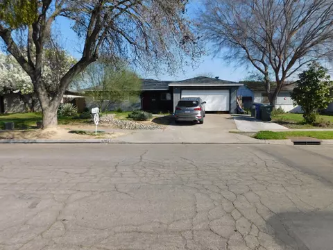 3762 N Claremont Ave N, Fresno, CA 93727